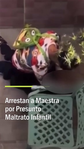 Una maestra en República Dominicana está tras las rejas tras ser acusada de maltrato infantil. En un video difundido en redes sociales, se observa presuntamente a la docente de preescolar obligando a una alumna de apenas dos años a comer su propio vómito. El incidente ha provocado indignación entre los padres de los alumnos de la escuela. Por su parte, los propietarios del centro de cuidado infantil lamentaron lo sucedido. #primerimpacto #maestra #indignacion #escuela