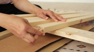 Building a wooden shelf from scratch at home