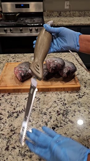 Electric Knife: The Must-Have Kitchen Gadget