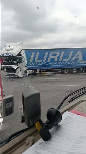 Opasan kvar! Nafta curi na granici! #kamiondzija #kvar #nafta