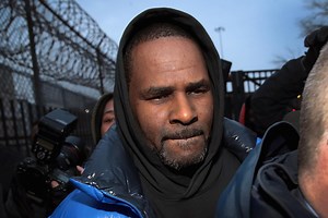 R. Kelly Is Emotional & Explosive In Gayle King Interview: "Y'all Killing Me!"