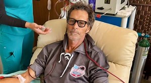 Hockey Legend Who's Dating Sarah Palin Receives Devastating Cancer News