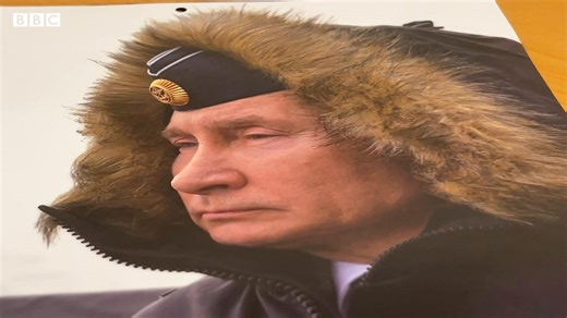 あるはずのものがない？　プーチン氏の2024年版カレンダー、BBCロシア編集長が分析 - BBCニュース
