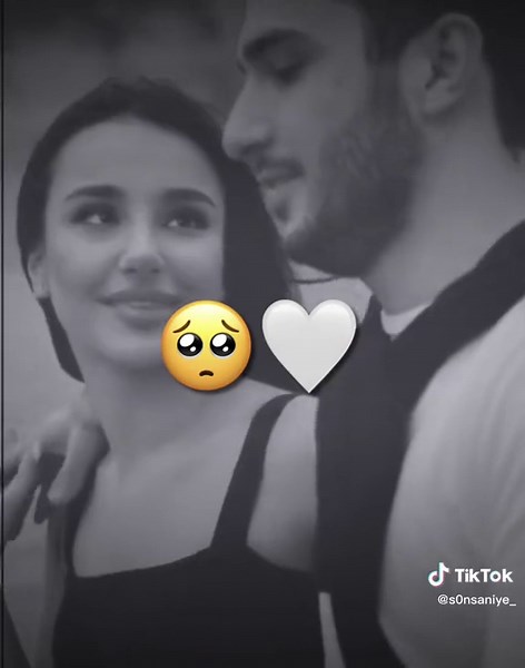 Romantic Beach Moments: A Couple's Bonding Experience