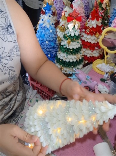 How to Put Fairy Lights on a Christmas Tree: Simple Step-by-Step