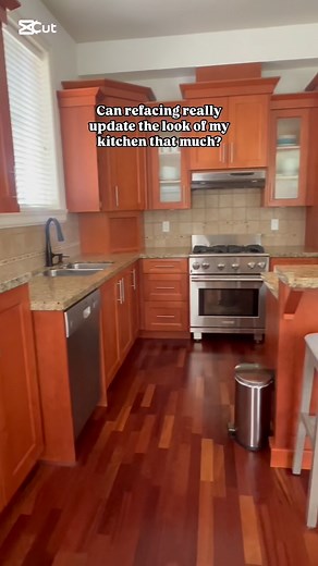 If you needed more proof about how awesome cabinet refacing is - check out this before and after. Refacing cabinets, adding sleek new quartz countertops and backsplash has totally transformed this kitchen into a modern masterpiece! Like what you see? Book a free in-home estimate at: 180Kitchens.com Vancouver: 604-787-8285 Edmonton: 780-868-0196 #whiterock #edmonton #yvr #yeg #kitchenreno #renovation #kitchendesign #surreybc #langleybc #burnaby #northvan #alberta #northvanmoms #westvan #claytonhe