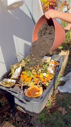 6.3K views · 88 reactions | Composting through winter to feed my garden in spring. #WinterComposting #CompostLife #SpringGardenPrep #SustainableLiving #GardenGoals | Che Thompson | Facebook