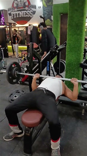 Flat Bench Press 💪 Chest Banane ka Sabse Powerful Workout 🔥 #viral #flatbenchpress #shorts #fitness