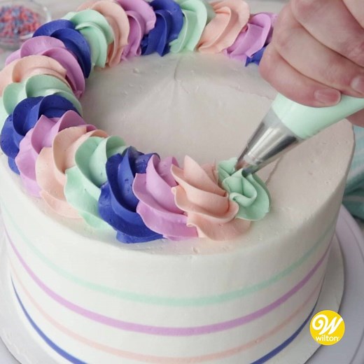 Add some color to your week! This multicolored spiral border is a fun and colorful way to elevate your homemade cakes! Find the full instructions here: http://ow.ly/g0wH50B3R6U | Wilton Cake Decorating