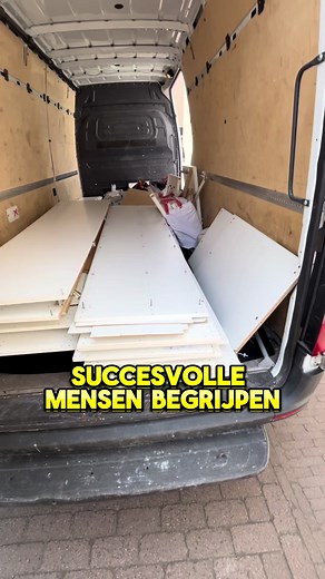 Je werkt hard. Laat de rest over aan De Butler Service . Discretie, comfort en efficiëntie – 24/7. #SuccesvolLeven #HighClassService #ButlerLife