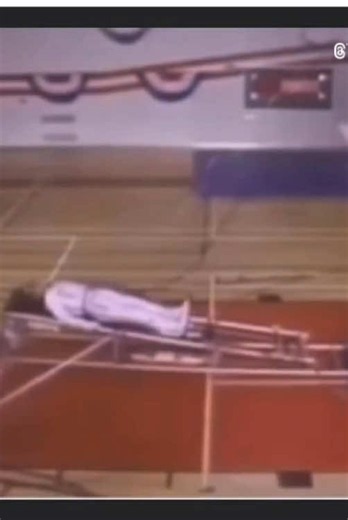 #viral #fyppp #followme #funny #dunking Michael Jackson's craziest dunk back in 1998