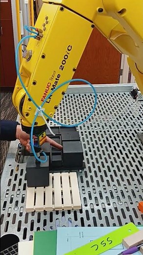 FANUC robot shifting both large and small blocks