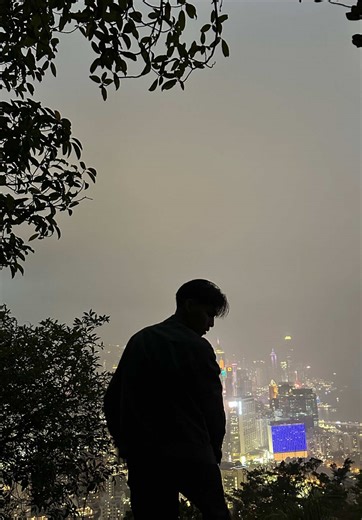 Explore the Comma Haircut and Styling Techniques