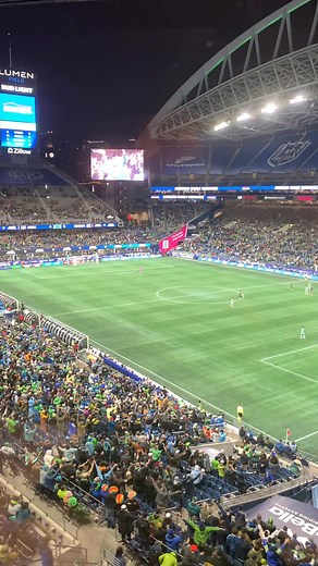 It’s always a good sign when the Boom! Boom! Clap! begins. Sounders win 4-2 and live to fight again. Series now tied 1-1, with the deciding game being played on Saturday in Minnesota. Truly a win or go home game. 💥 💥👏🏻 | James Woollard aka BritVox