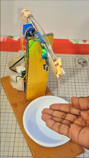 “DIY Automatic Water Dispenser Using Scrap Parts! 😱💧”