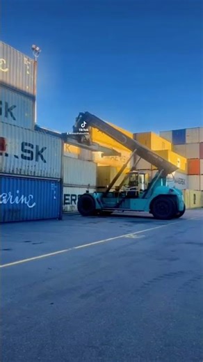 REACH STACKER #konecranes #automobile #anotherbrickinthewall #supercrane #excavator #trucker