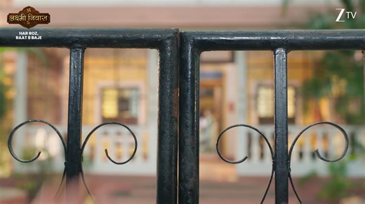 Lakshmi ne apne swabhimaan ki khaatir thukraaye Isha ke paise, lekin ab woh kaise karegi Isha ki maang ko poora? Dekhiye #LakshmiNiwas har roz, raat 8 baje, sirf #ZeeTV par. #Lakshmi #Isha #Revati #LNEpisodic #AapkaApnaZeeTV #ManasiJoshiRoy #MansiSrivastava #AmiJoshi | ZEE TV