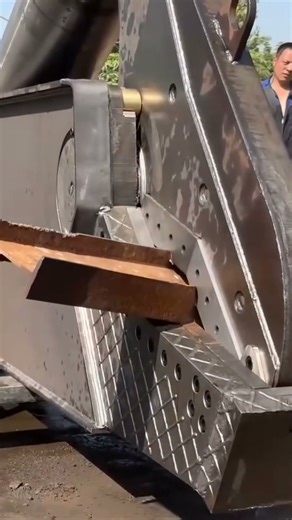 卧式钢材剪切机 好的工具可以提高工作效率#shorts