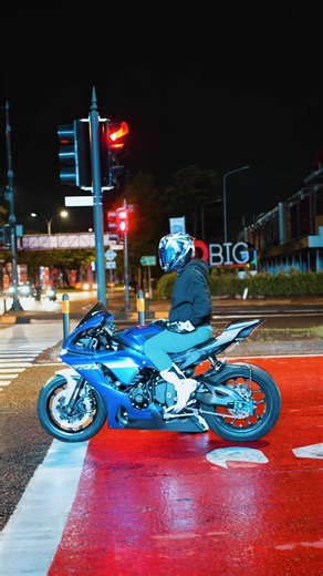 Exploring the Yamaha R1 Superbike Experience