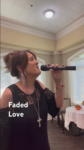 A little clip of Patsy Cline’s version of Faded Love.