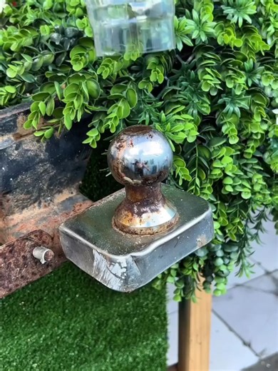 How to remove rust from your car or truck tow hitch 🚗 👏💡 - useful tips #diy #tips #ideas