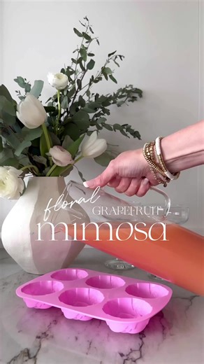 66 reactions · 5 comments | Floral Grapefruit Mimosa 懶 #recipeoftheday #reelsvideo #reelsforyou #mimosas #spring #easter2023 #easterrecipes #entertaining | The Hillary Style | Facebook