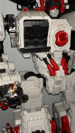 CRAZY SCALE! metroplex & #Blokees Grimlock! #wow #transformers #figures #toys #gamer #dinobots #g1