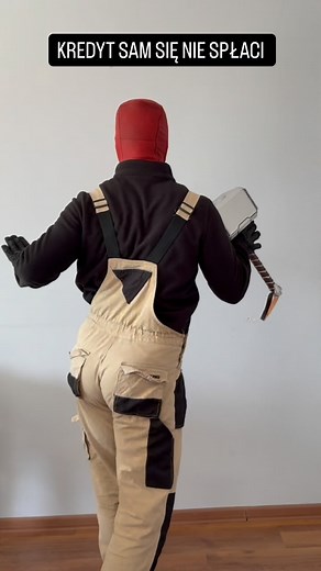 Przemysław | Jak brakuje hajsu, to kręcisz tyłkiem, bo może algorytm złapie szybciej niż koparka😂🔥 #budowa #remont #viral #komedia #taniec #kredyt... | Instagram