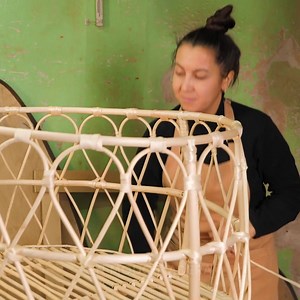 529K views · 277 reactions | Cuna de bebé tejida a mano con ramas de sauce : | En modo Madera | Facebook