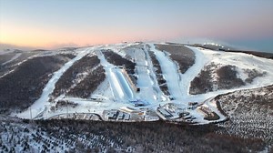 Since hosting some events of the Beijing 2022 Winter Olympics, Chongli in China's Zhangjiakou has seen booming ice and snow economy and become a popular destination for winter sports competitions. #wintersports | China Xinhua News