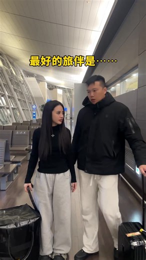 𝐉𝐨𝐚𝐧𝐧𝐚黃娜娜 on Instagram: "底下留言誰是最好的旅伴⋯⋯⋯ 我就抽獎送韓國小禮物啦😍 應該不難選吧？ #旅遊#夫妻#出國"