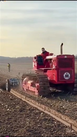 Old Crawler Tractor Plowing Soil | Satisfying Farm Work #usatractor #crawlertractor #plowing