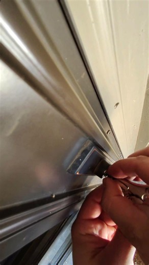 How to remove a broken key… Make your locksmith, My Locksmith! #locksmithtools #unlock #diy #pov