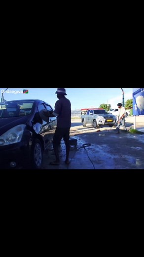 Car Washers Vs Madman heavyweight grab😂😂😂😂🇳🇦🇳🇦. #BokomoNamibia #RealMagicNamibia #oupakukulu #namibia #humor #funniest #oupakukulu #prank #fypシviralシ2025 #reelsviralシ #fbyシvideo #madmen #funnyvideos #challenge #reels #entertainment #namibianprank #humor
