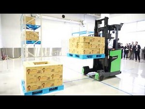 トヨタL&F Rinova AGFのデモンストレーション