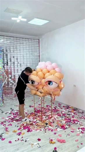 Balloon sculpture so detailed it's unreal #ArtChallenge #DIY #Satisfying