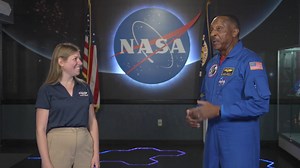 How to Meet an Astronaut at the Kennedy Space Center Visitor Complex 👨‍🚀 | Tour America