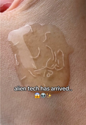 Alien Skincare: Plump and Glowy Skin with Peptides
