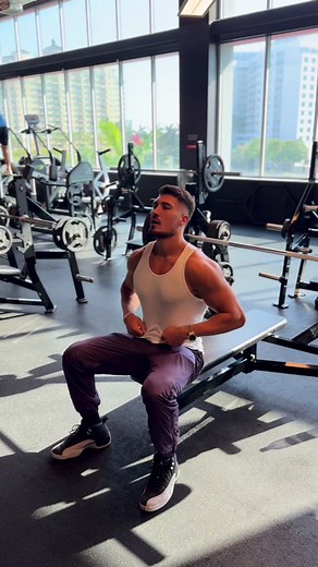 Muscle Men Flexing: The Ultimate Fitness Showcase