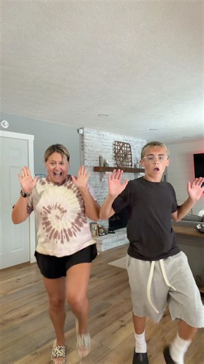 Tip toe (dc: @MelXDarko ) #dance #trend #momandson #dancetrend #fypシ