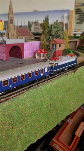 The winter 1966, but 29 APR--7 MAY only, DB Konsul Hamburg-Hannover-( Mannhein ) train formation.