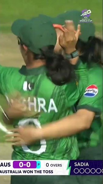 First ball. Diving stunner. Pakistan strike 😯 #T20WorldCup