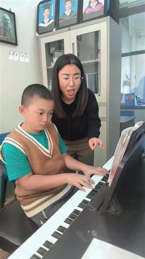 Beginner Piano Lessons for Music Enthusiasts