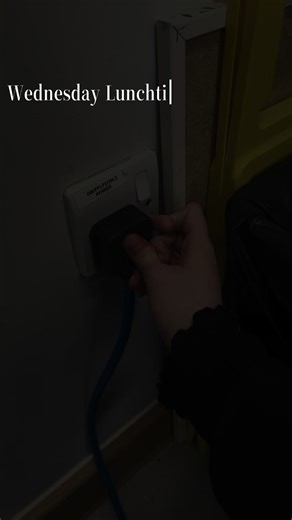 We thought it was time to give you a behind-the-scenes look at how we set up the machine for our shifts!! ☕️💜 #cumbernauldroasters #cumbernauldacademy #coffee #community #barista