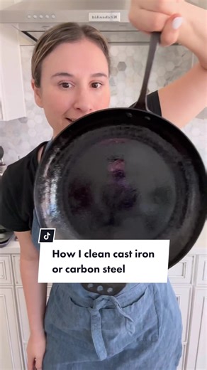 Effective Methods for Cleaning Cast Iron and Carbon Steel Pans