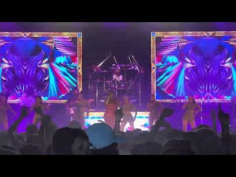 Mata Inna Hithuna (මට ඉන්න හිතුනා) live - Amandi Sulochana with FlashBack