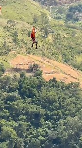 Salto de Base Jumping direto da maior tirolesa da América Latina, que está situado em Pancas ES . | Conectshow Notícias
