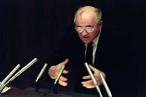 Comment Mikhaïl Gorbatchev était décrit par la télévision française en 1985 et 1991