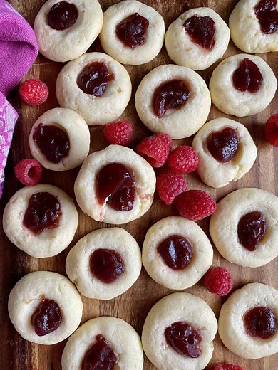 5 Ingredient Raspberry Cheese Cake Cookies
