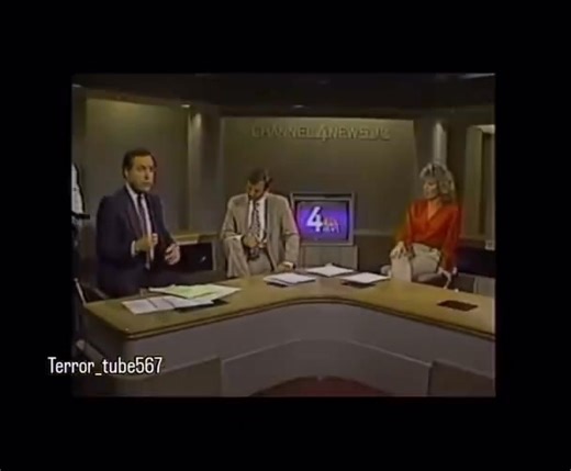 In 1987, 34-year-old Gary Stollman pointed a handgun at David Horowitz during a live broadcast on KNBC-TV in Los Angeles 😳 @InternetHOF | Linda Traitz